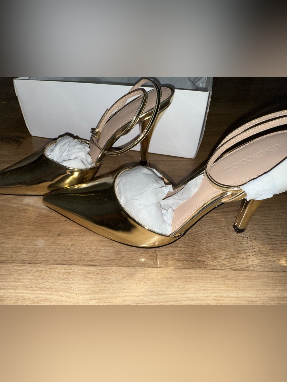 Brand new gold metallic kitten heels !
